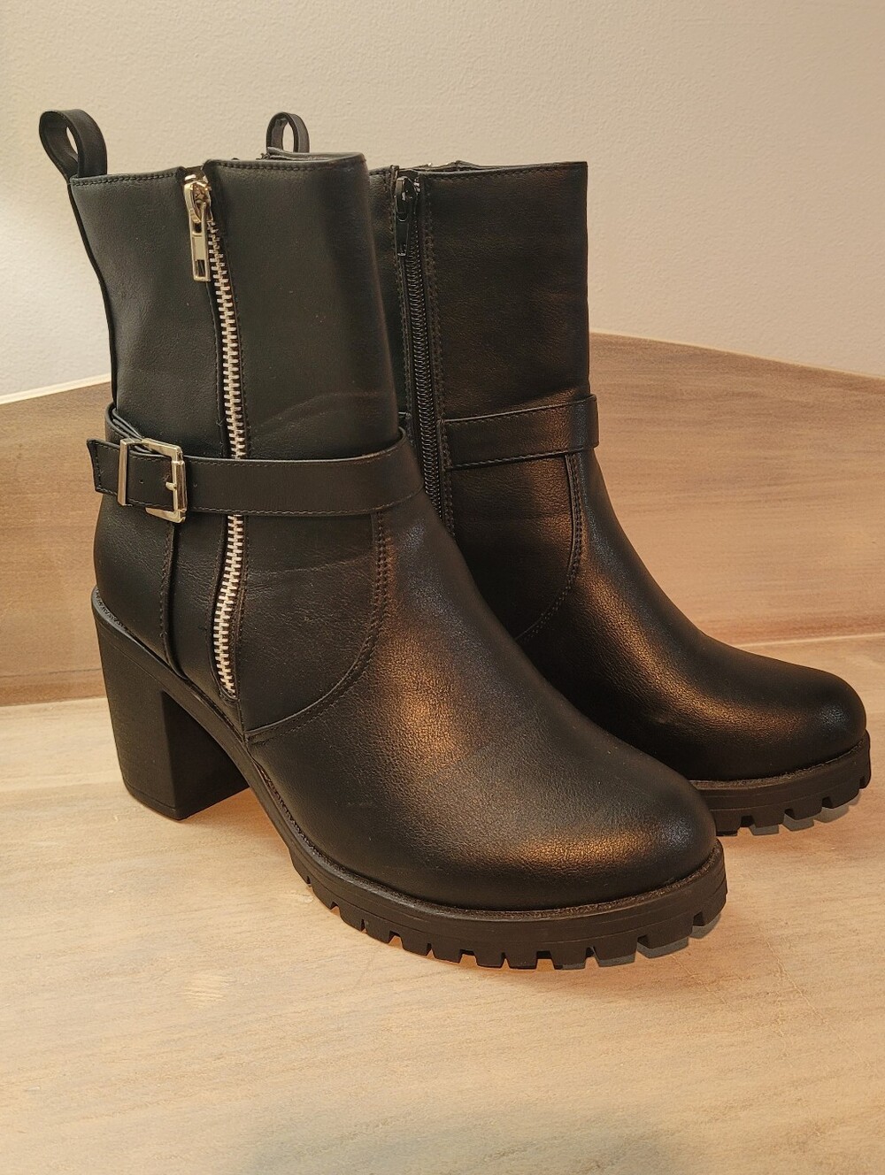 Ardene Women's Chunky Side-Zip Faux Leather Ankle Boots 8 Black Bikercore